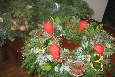 Věncování - vázání adventních věnců u Šárky na Zdobíně